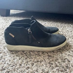 ECCO zip tennis shoe